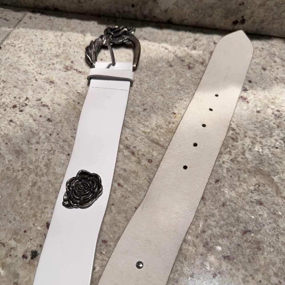 White Belt with Silver Rose Accents - Picture 6 of 6